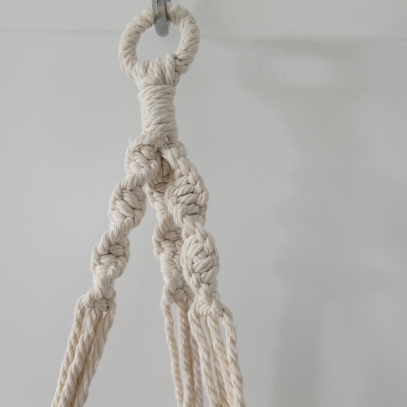 Macrame plant hanger off white 7.5" diameter and 29" high nwot - Picture 3 of 3